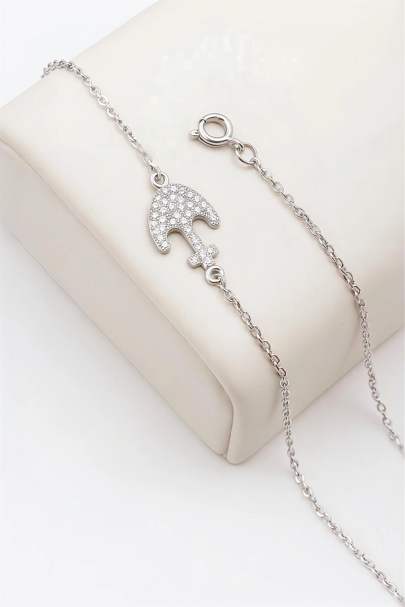 צמיד עוגן מכסף משובץ