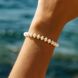 צמיד חרוזי צדפים נמתח