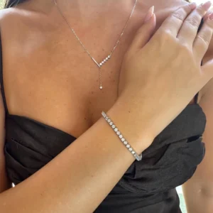 שרשרת עניבה V באלאנס משובצת זירקונים