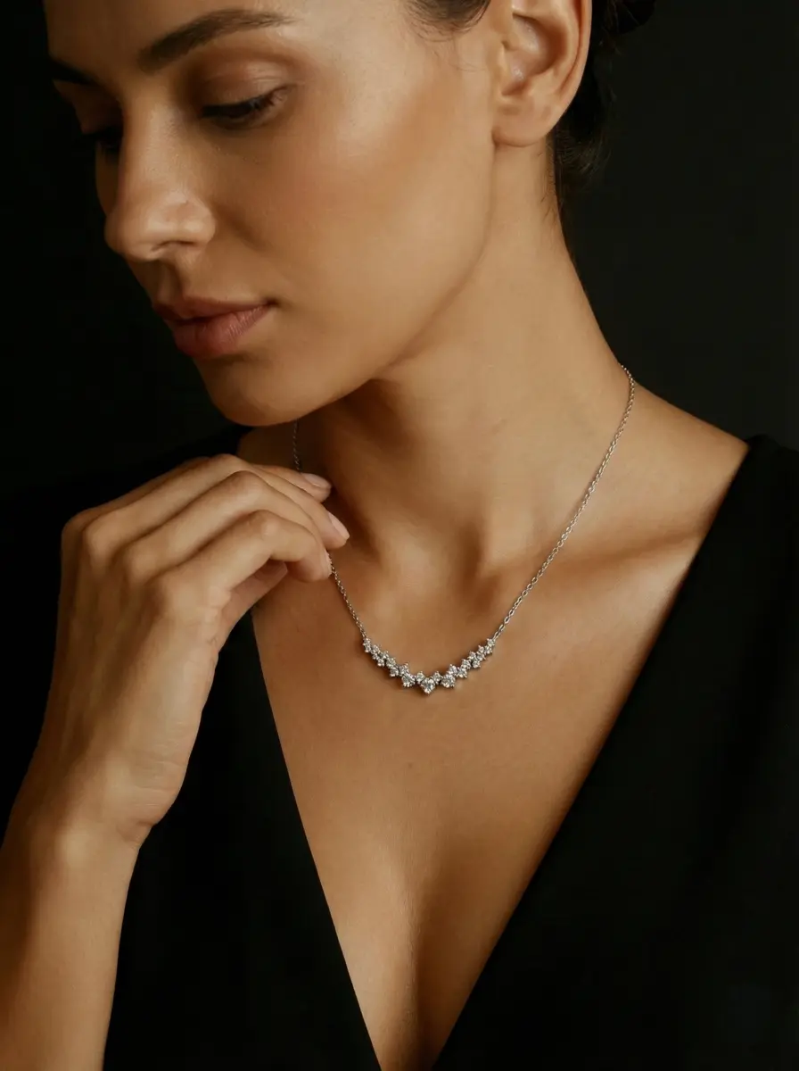 שרשרת מעוגלת עם שיבוץ בגדלים שונים כסף